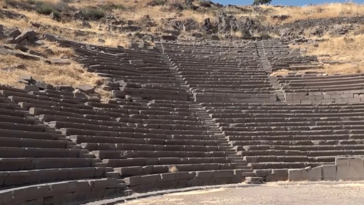Assos'ta 2 bin 200 yıllık tiyatro restore edilecek