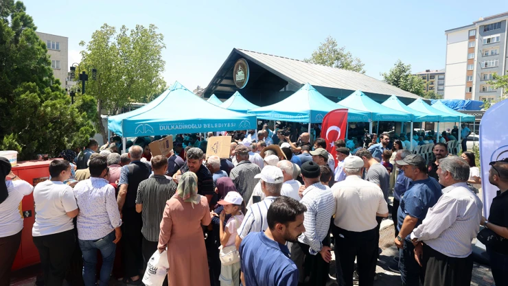 Aşure bereketi Dulkadiroğlu'nda paylaşıldı