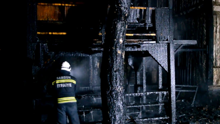 Atatürk'ün kaldığı tarihi konak yangında zarar gördü