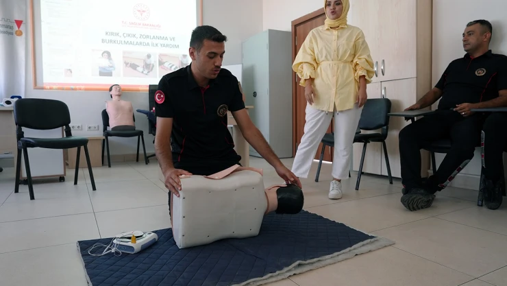 Ateşe koşan kahramanlara ilk yardım eğitimi