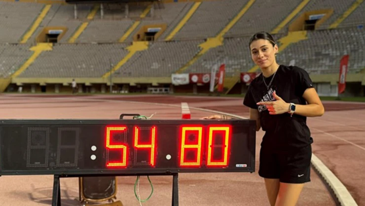 Aysel Önder, dünya rekorunu yeniledi