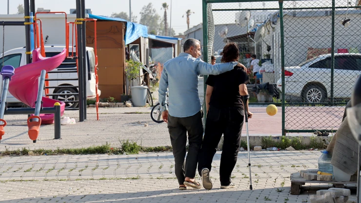 Baba, 3 gün sonra enkazdan kurtarılan kızının sağlığına kavuşması için mücadele veriyor
