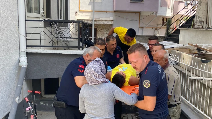 Bacağına demir korkuluk saplanan 12 yaşındaki çocuk yaralandı