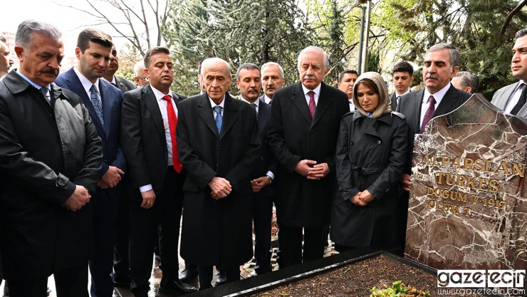 Bahçeli'den anlamlı ziyaret! İlk durak Başbuğ'un huzuru