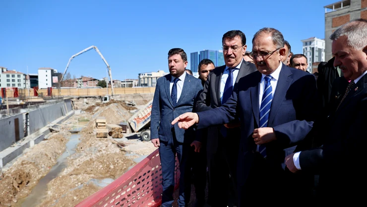 Bakan açıkladı! Gelecek senenin ortasına kadar tüm evler teslim edilecek