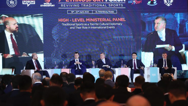 Bakan Bak, Etnospor Forumu için St. Petersburg'da