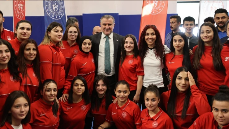 Bakan Bak: Spor yapan bir çocuğun huzuru var, ailesi ile çevresi de mutlu