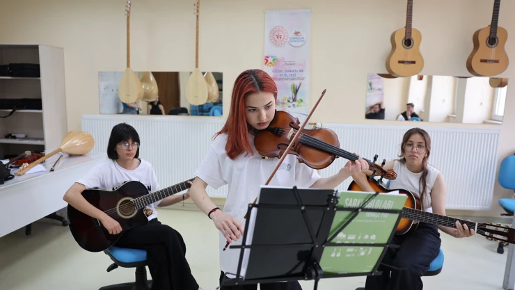 Bakan Bak'tan gençlik yaz okulları müjdesi