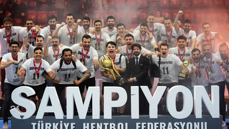 Bakan Bak'tan Türkiye Kupası Şampiyonlarına tebrik