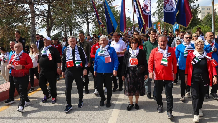 Bakan Bak: 'Üniversitelerin sporun merkezi olmasını istiyoruz'