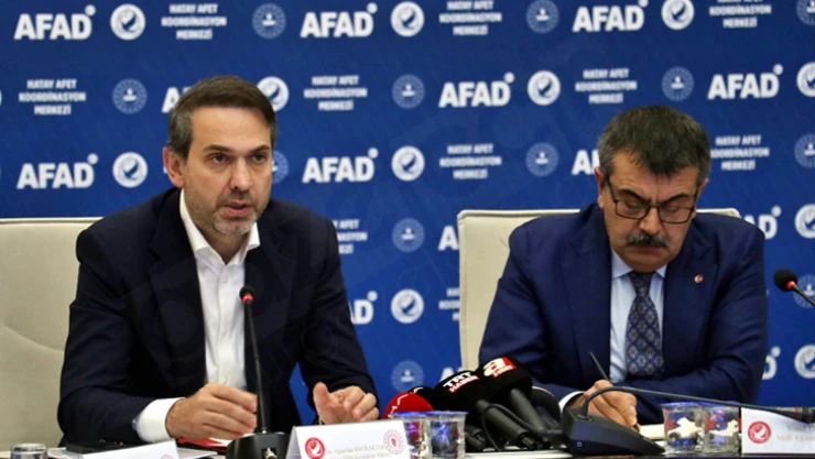 Bakan Bayraktar'dan deprem bölgesine ziyaret