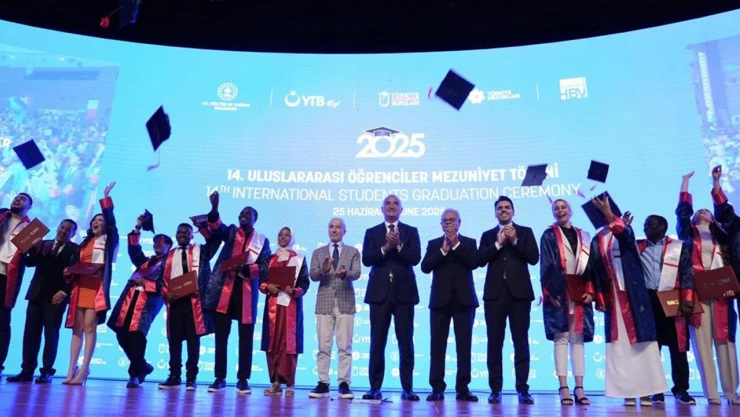 Bakan Ersoy, 'Her mezun Türkiye'nin kültür elçisidir'
