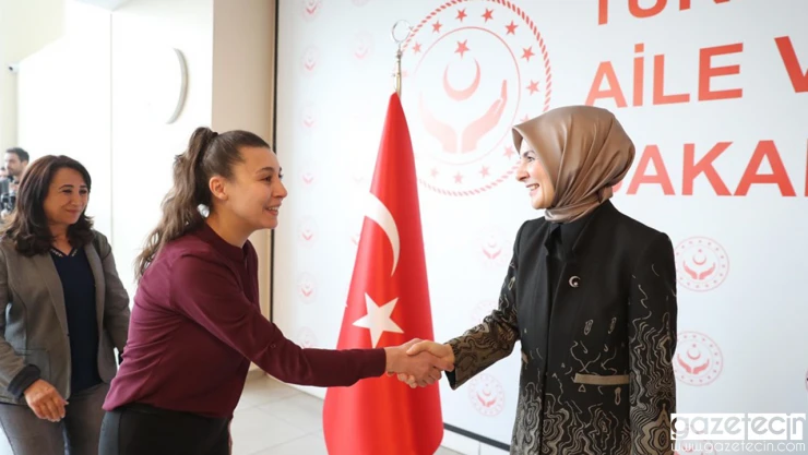 Bakan Göktaş, bakanlık personeli ile bayramlaştı