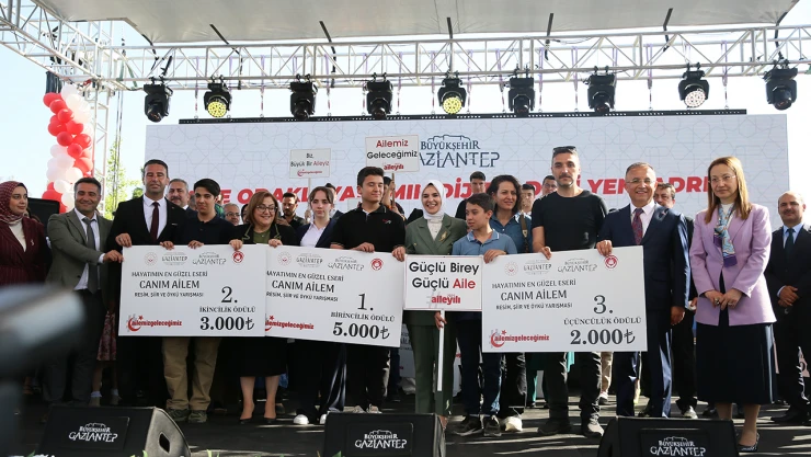 Bakan Göktaş'tan ilk Aile Dostu Mekan unvanı