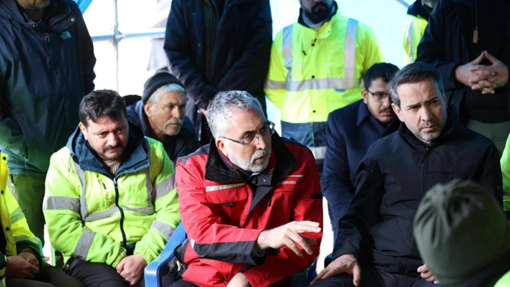 Bakan Işıkhan, 'Bizim öncelikli hedefimiz madenci kardeşlerimize ulaşmak'