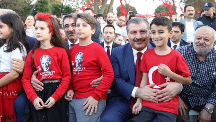 Bakan Koca: 'Cumhuriyetimiz 100, Gazi Mustafa Kemal Atatürk 142 yaşında'