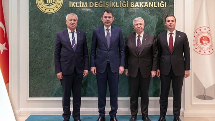 Bakan Kurum, 3 Büyükşehir'in belediye başkanları ile görüştü