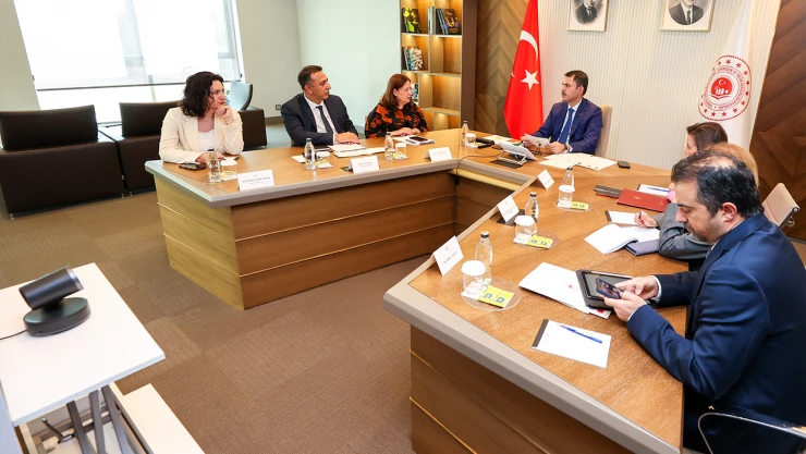 Bakan Kurum, Azerbaycan iklim değişikliğinden sorumlu temsilcisi ve Avustralyalı mevkidaşıyla görüştü