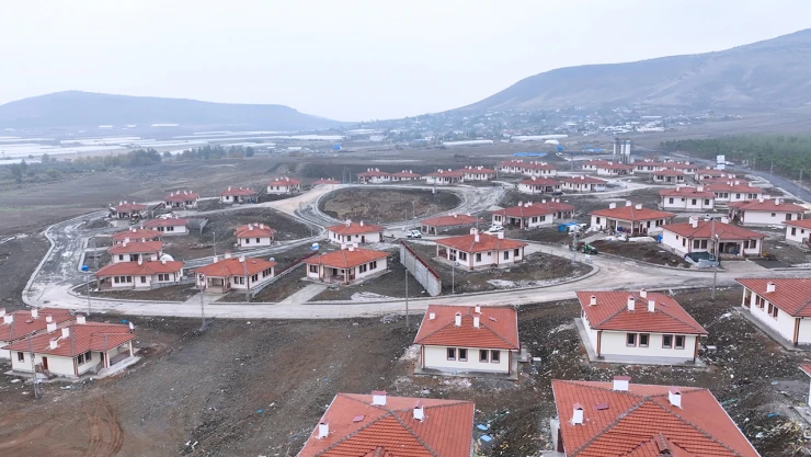 Bakan Kurum Kahramanmaraş'ın köy evlerini paylaştı