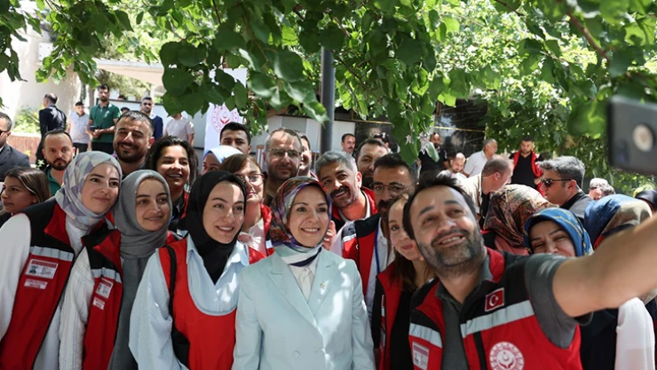 Bakan Özdemir Göktaş, depremzedelerle bir araya geldi