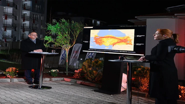 Bakan Özhaseki, Kahramanmaraş'ta katıldığı canlı yayında soruları yanıtladı