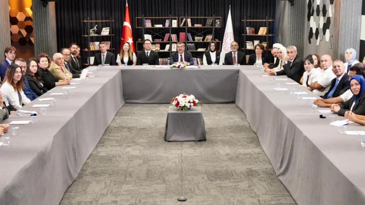 Bakan Tekin, canlı yayınında öğretmenlere hitap etti