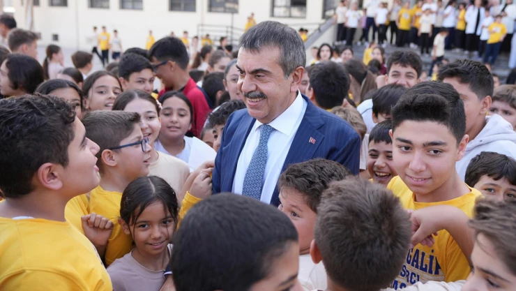 Bakan Tekin'den Gaziantep'te sürpriz okul ziyareti