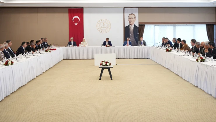 Bakan Tekin, eğitim sendikalarıyla bir araya geldi