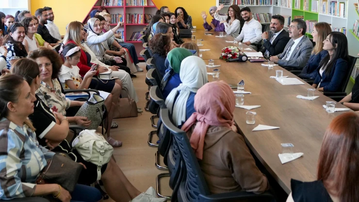 Bakan Tekin, mesleki çalışma programında öğretmenlerle buluştu