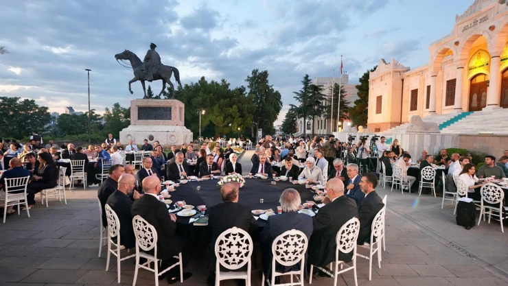 Bakan Tekin, muharrem ayı iftar programına katıldı