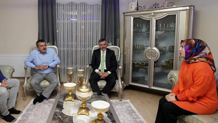 Bakan Tekin, sosyal medyadan gelen çay davetini geri çevirmedi