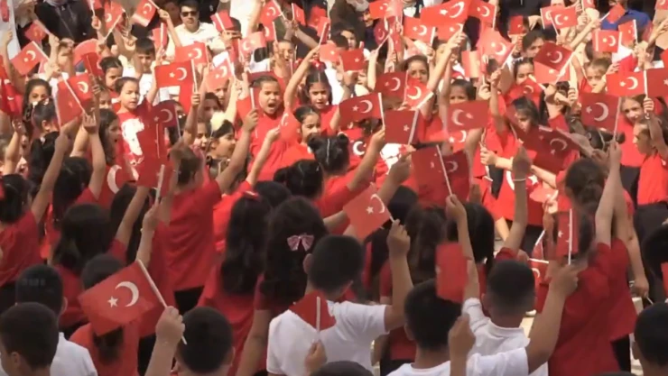 Bakanlıktan deprem bölgesinde 23 Nisan şenliği