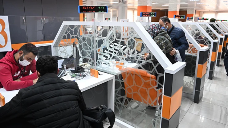 Bankalarda yeni kimlik olmadan işlem yapılamayacak