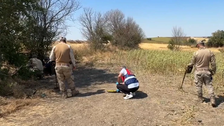 Başından tabancayla vurulmuş kadın cesedi budundu