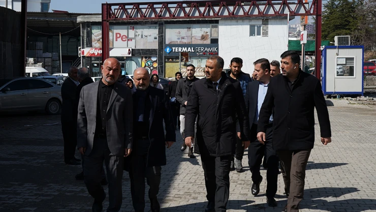 Başkan Adayı Toptaş, Köy Garajı'nda esnaf ve vatandaşlarla bir araya geldi