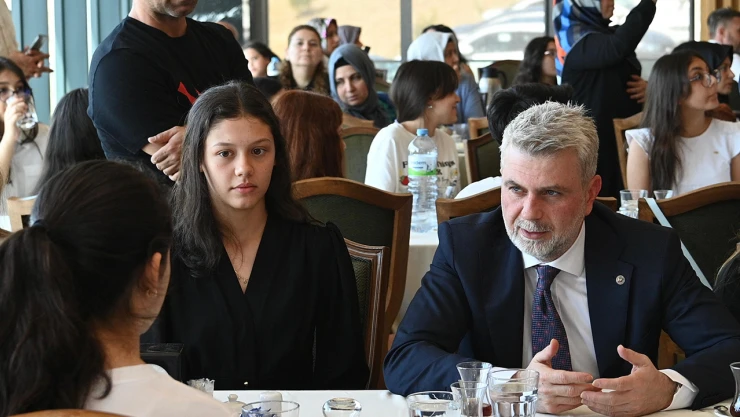 Başkan Görgel, LGS'de dereceye giren öğrencilerle buluştu