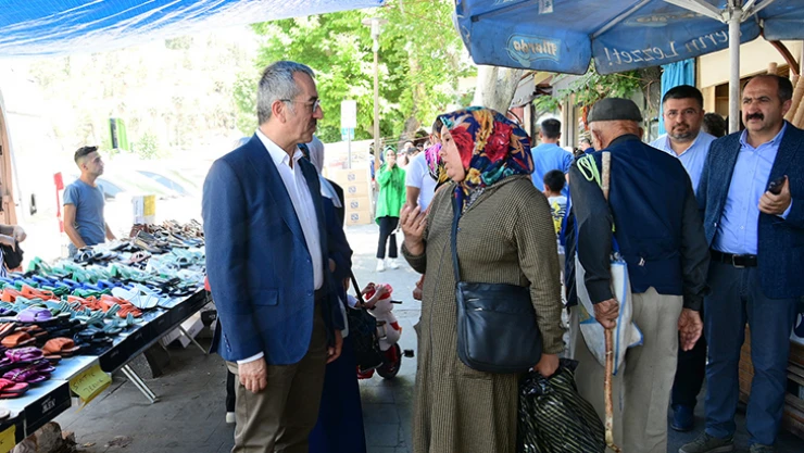 Başkan Güngör, esnafın yanında