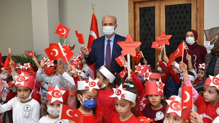 Başkan Okay: 23 Nisan, bir milletin bağımsızlık adına attığı tarihi bir adımdır