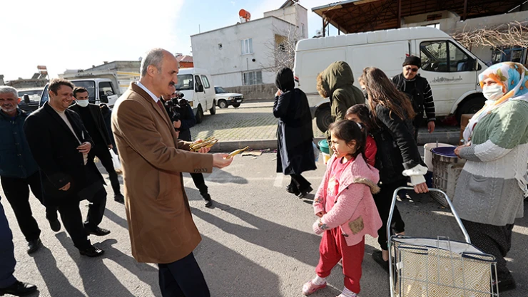 Başkan Okay'dan semt pazarı ziyareti