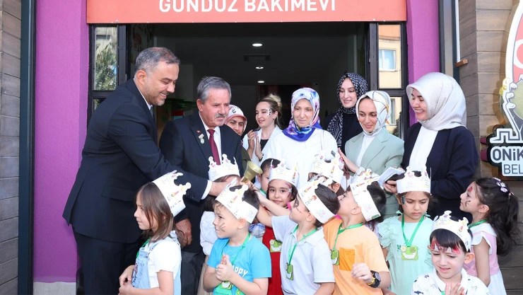 Başkan Toptaş, öğrencilerle yeni eğitim-öğretim yılının ilk zilini çaldı