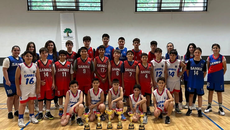 Basketbol takımlarının şampiyonluk sevinci