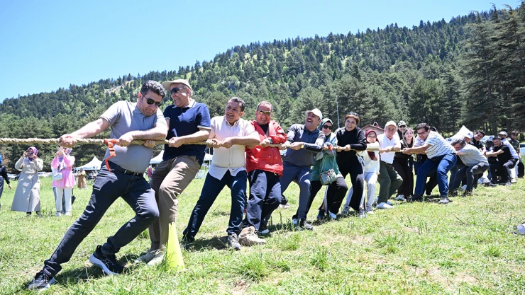 Başkonuş Yaylasında geleneksel yarışmalarla dolu şenlik
