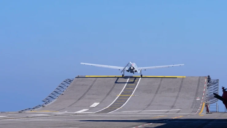 Bayraktar TB3, TCG Anadolu'daki testlerinde 100 sortiyi tamamladı