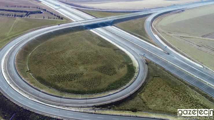 Bayramda otoyollardan 8,4 milyon araç geçti