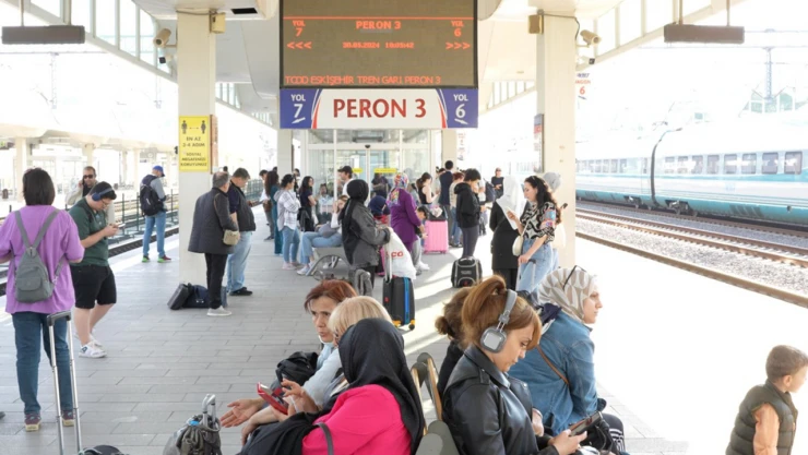 Bayramda YHT'lere ek sefer