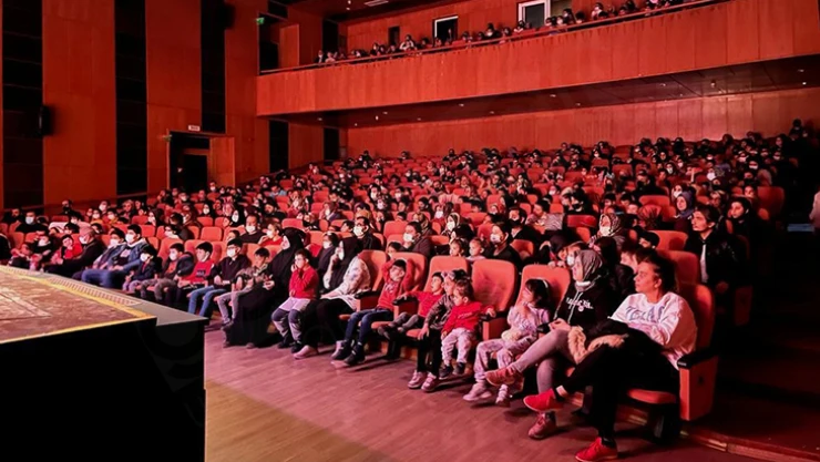 Benim Güzel Pabuçlarım tiyatro oyunu sahnelendi