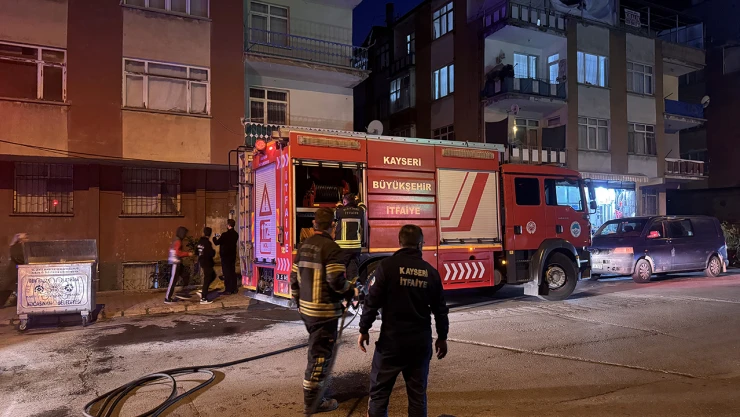 Binada çıkan yangında 4 çocuk dumandan etkilendi