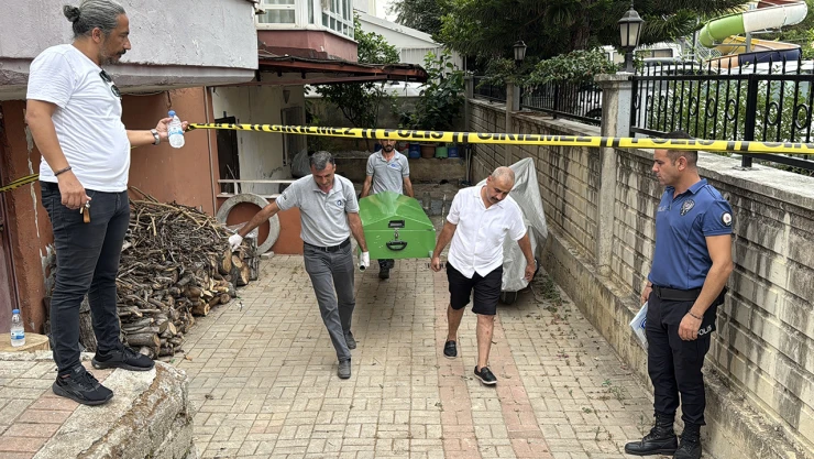 Bir kişi evinin önünde ölü bulundu