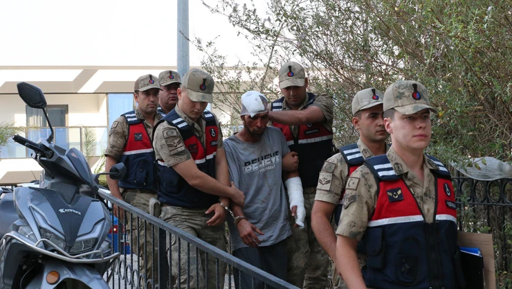 Bir zanlı, parasını gasbettiği kişiyi satırla öldürdü