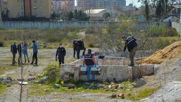 Boş arazide erkek cesedi bulundu
